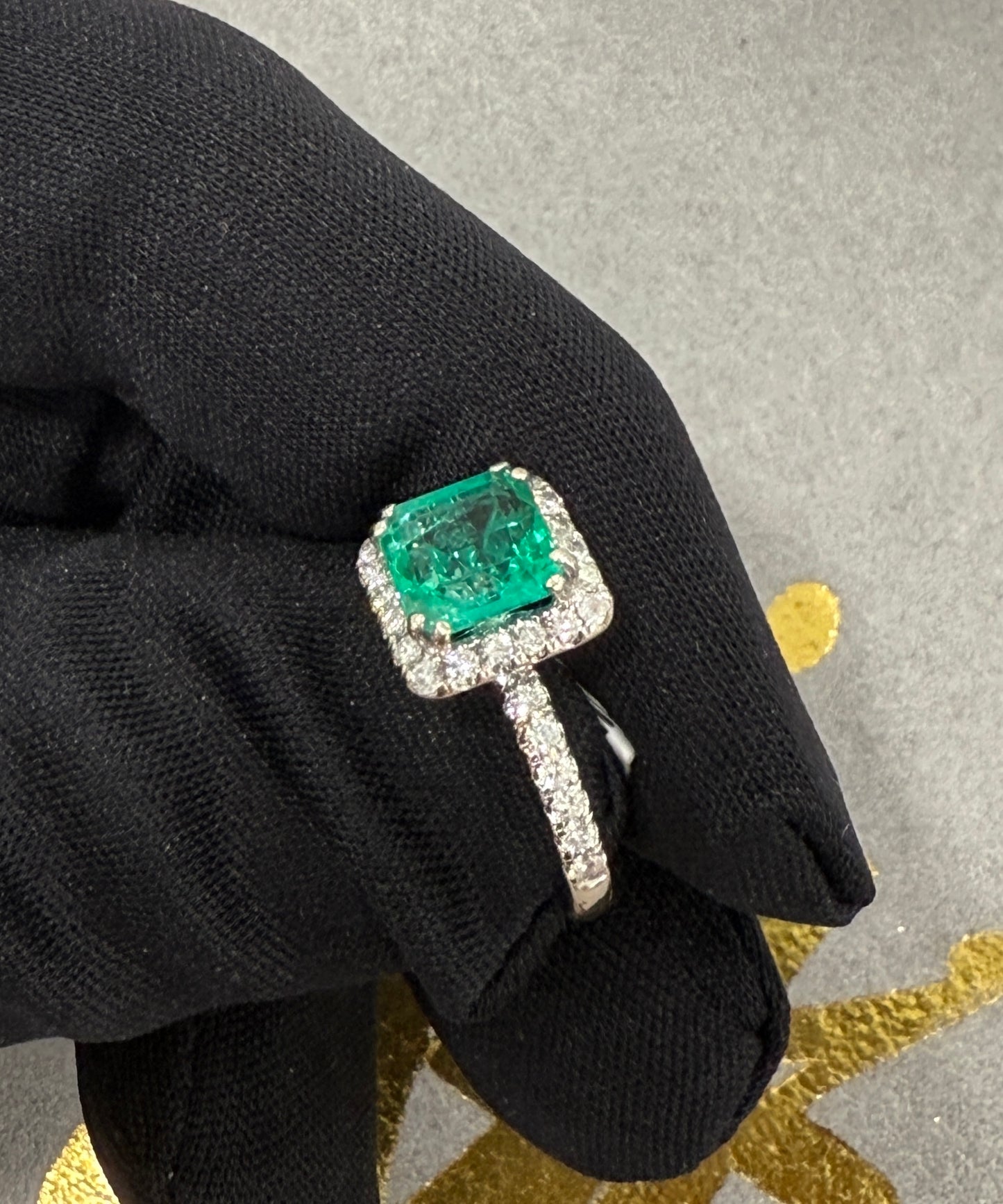 14k natural emerald 2.12ct & natural diamonds white gold