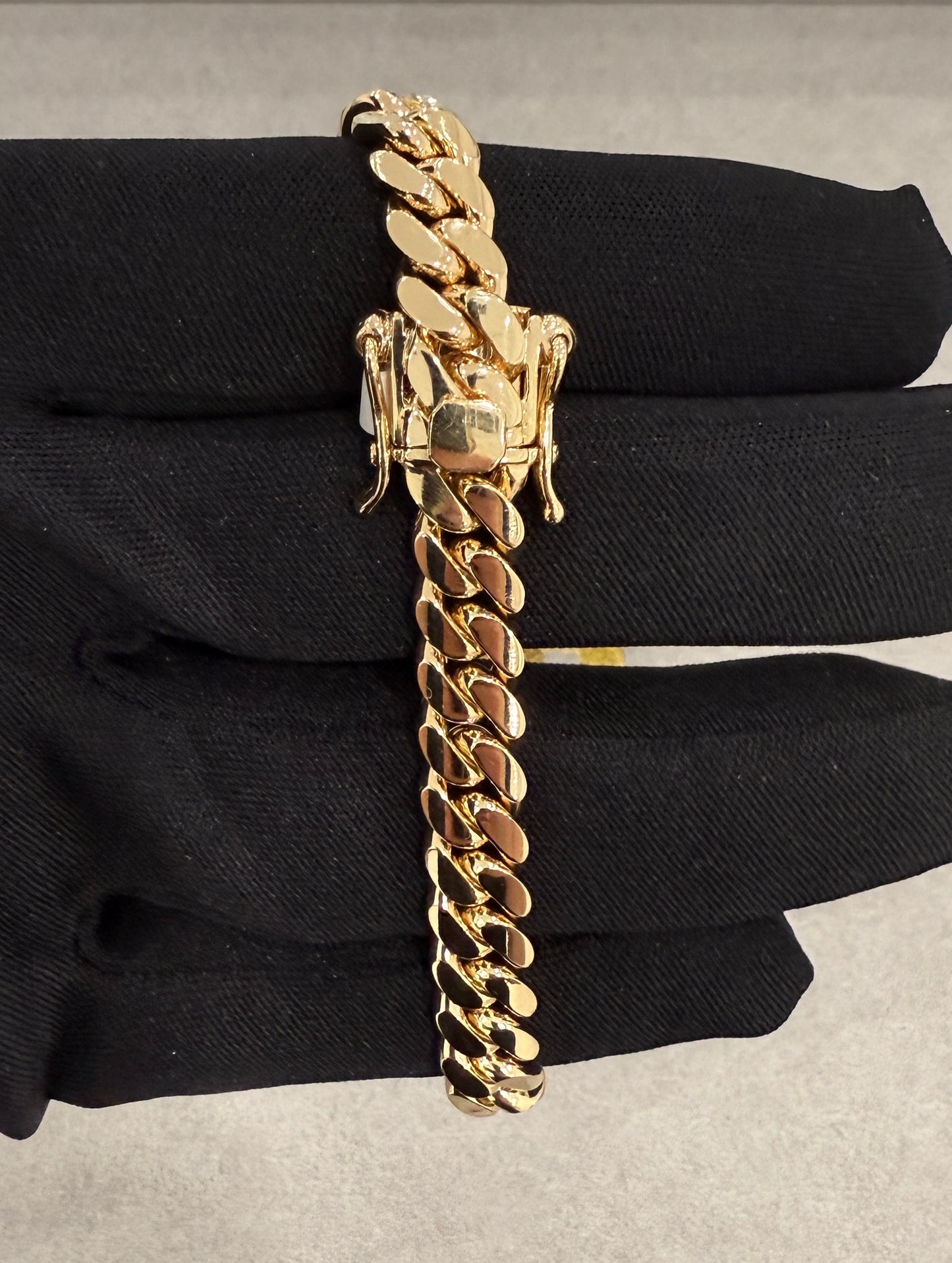10k solid cuban link bracelet 8.5-9mm estimated weight 45g
