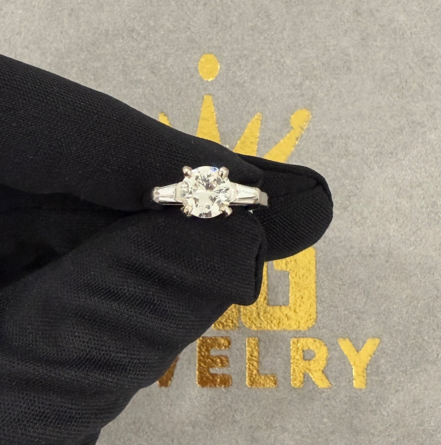 Platinum ring natural diamonds 1.5ct center stone