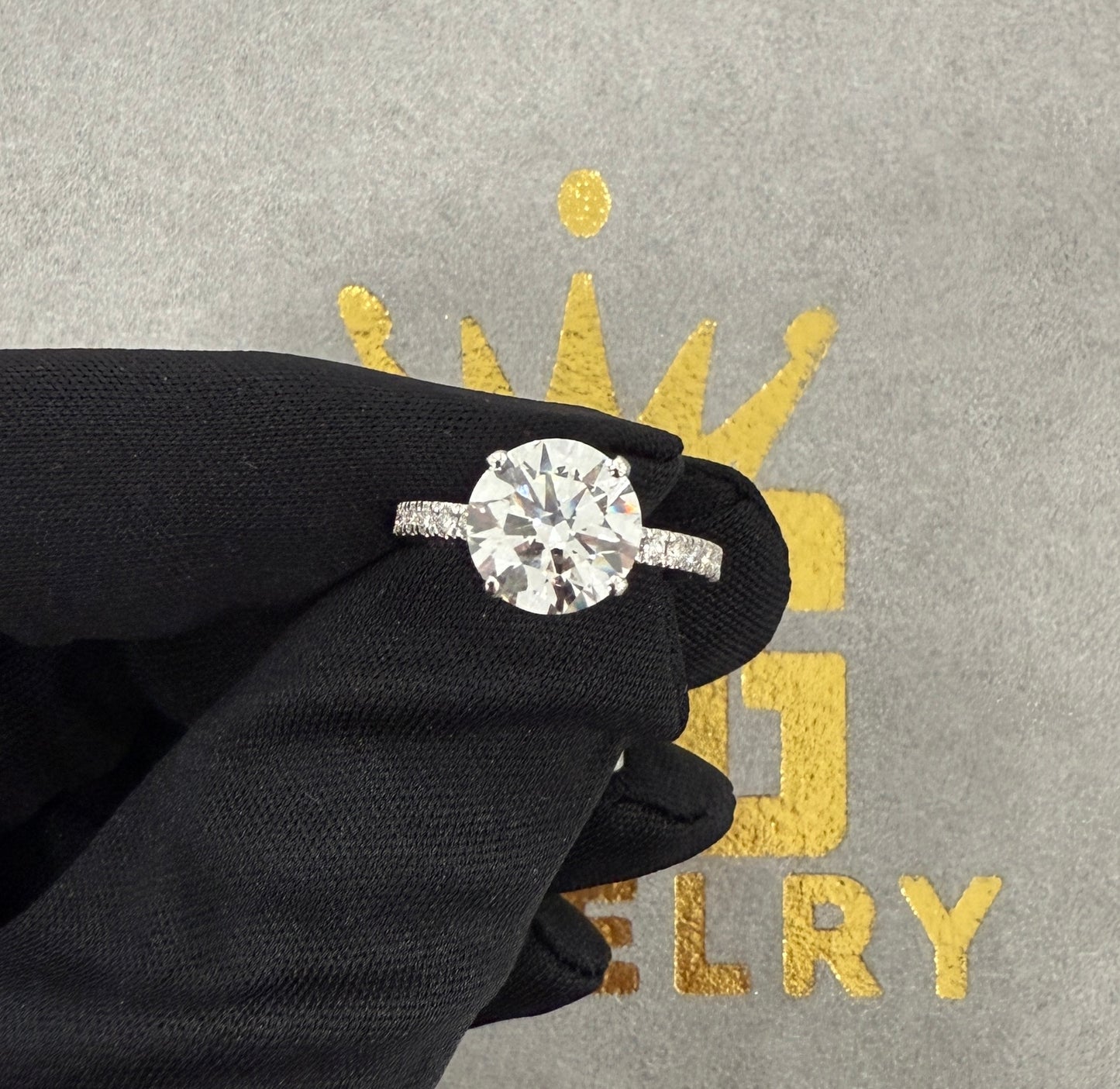 14k white gold 3.21ct round lab diamond